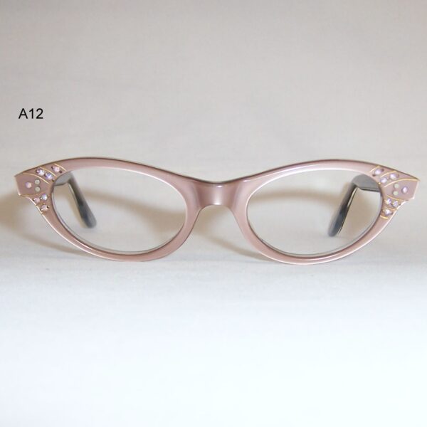 Classic 1950/60s catseye frame