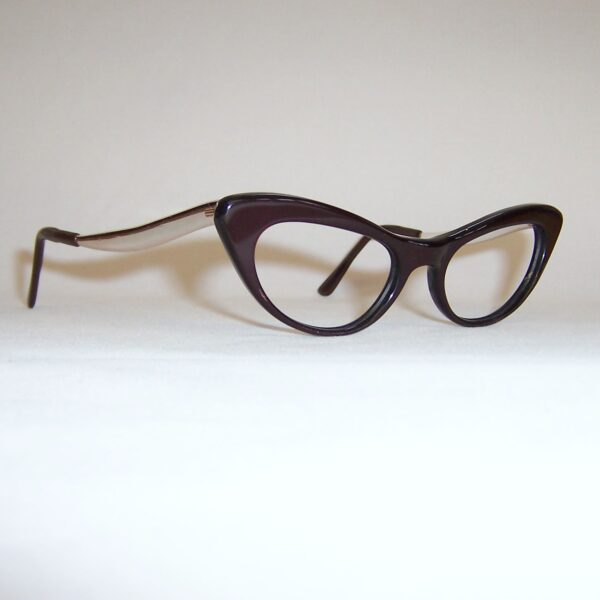 Classic English styled 1960s catseye frame - Image 2