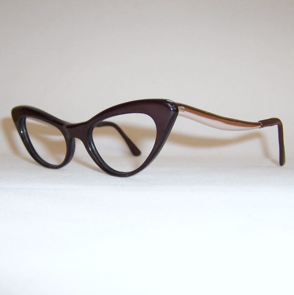 Classic English styled 1960s catseye frame - Image 3