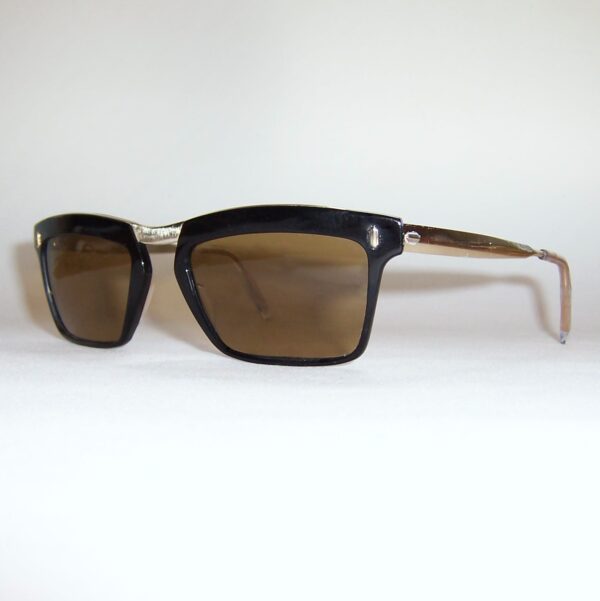 Original 1960s sunglasses with original brown glass lenses - Image 3
