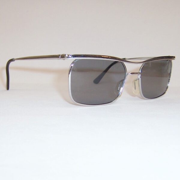 Original 1960s sunglasses with original grey lenses - Image 2