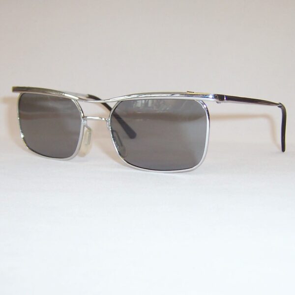 Original 1960s sunglasses with original grey lenses - Image 3