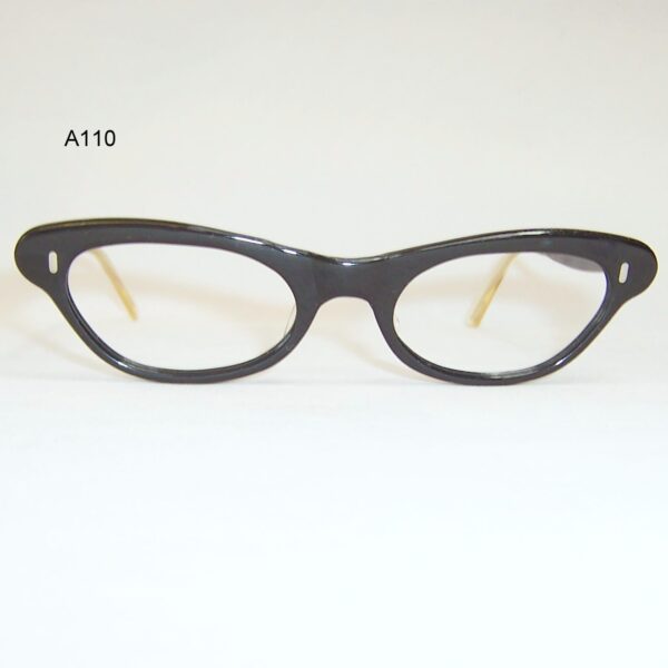 Classic 1950/60s catseye frame with fancy sides