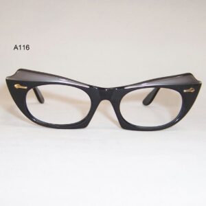 Exaggerated 1950/60s catseye frame