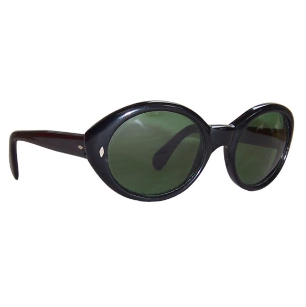 1960s Italian sunglasses with original green glass lenses - Image 2