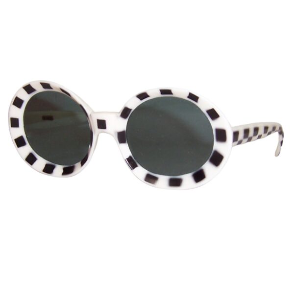 1960s Italian sunglasses with original grey glass lenses - Image 3