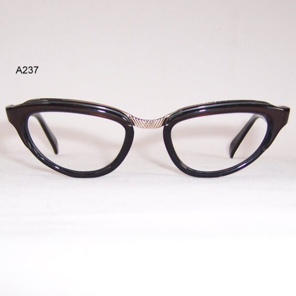 Classic1960s catseye frame