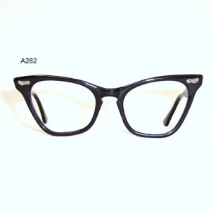 Classic 1950/60s black cats eye frame