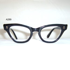 Classic 1950/60s black cats eye frame